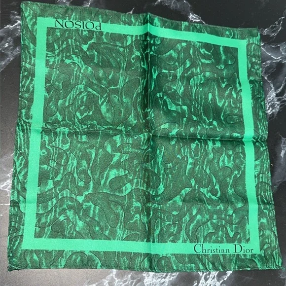 Christian Dior Poison Silk Bandana Neckerchief
Handkerchief Green AUTHENTIC NEW - Picture 2 of 5